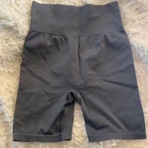 TALA HOSTA SEAMLESS SHORTS - Dark grey